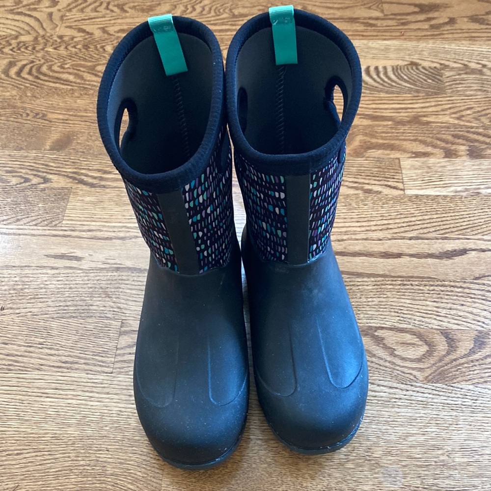 Bogs Winter boots. (-35 degrees). Youth Size 4.
